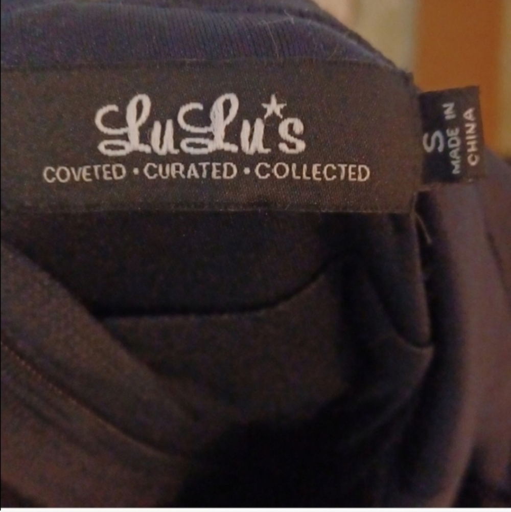 Lulu's maxi dress flutter sleeve deep V Neck small - Picture 3 of 6